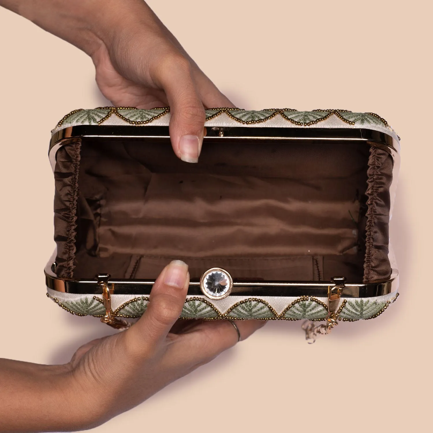 Munnar Regal Clutch