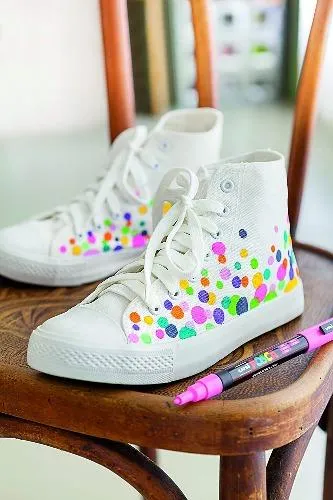 Posca PC - 5M Medium Bullet Tip - Wallet of 8 Pastel Colours