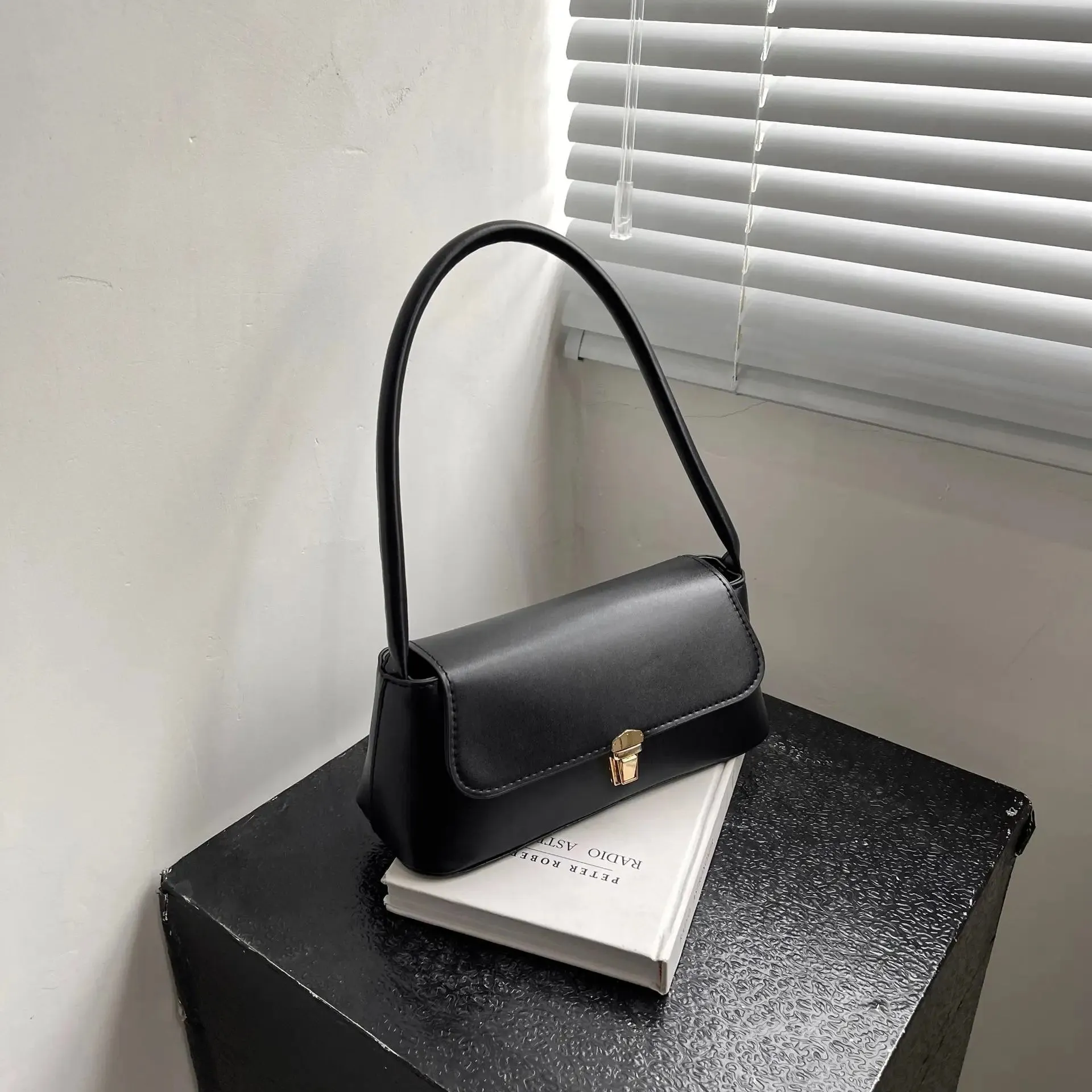 Uniwim Calista Underarm Retro Bag