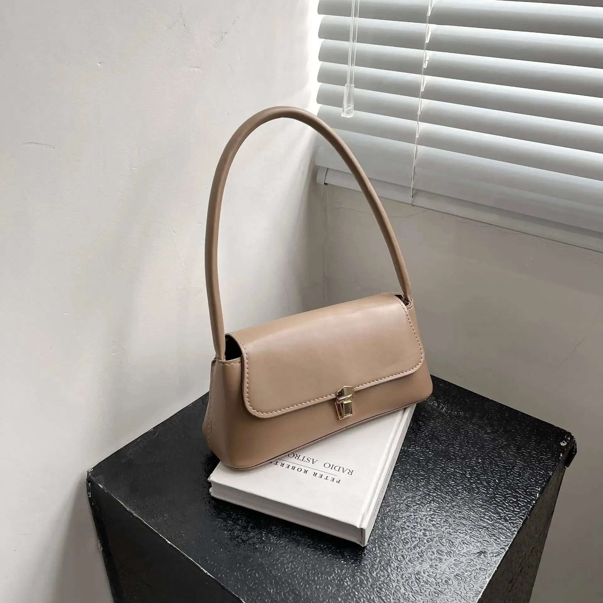 Uniwim Calista Underarm Retro Bag
